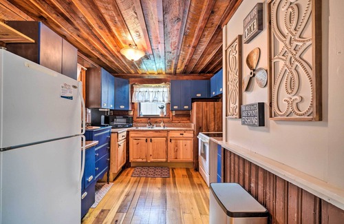 Byrdstown Apartment | Cozy Tennessee Cabin Rental - 1 Mi to Lake