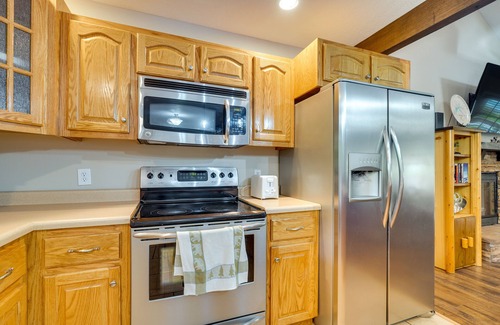 Byrdstown Cabin | Cozy Tennessee Lake House w/Grill & Fire Pit!