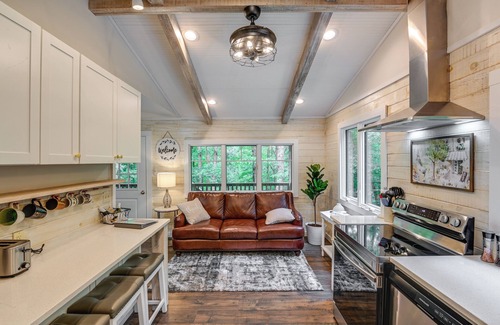 Linden Cabin | Cozy Tennessee Retreat w/Patio & Charcoal Grill!