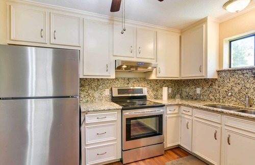 Texas City Apartment | Cozy Texas City Guest House - 5 Mi to Beach!