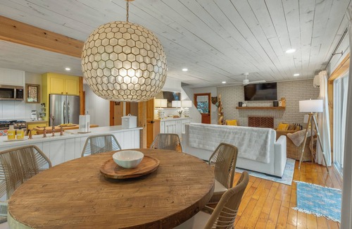 Mirror Lake Cottage | Cozy three bed home in Mirror Lake area just outside of a mile from downtown