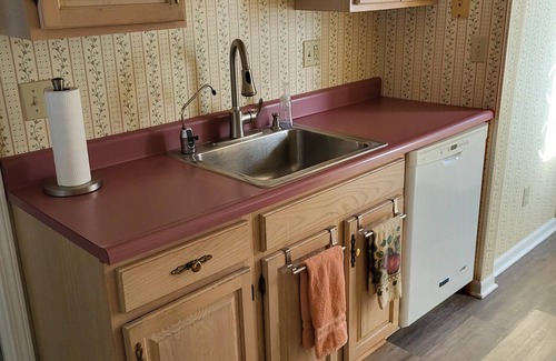 North Webster Cottage | Cozy three-bedroom cottage perfect for a lakeside get-away