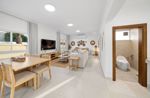 Al Mankhool House | Cozy Three Bedroom House