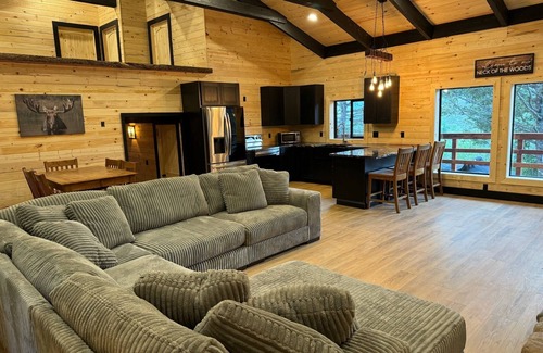 Island Park Cabin | Cozy Timber Cabin 13 miles to Yellowstone National Park!