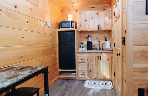 Old Fort Cabin | Cozy tiny cabin in the woods- Unit #1