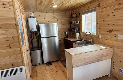 Lemhi County Cottage | Cozy Tiny Home. 30 mins from Lost Trails Ski Area and 30 mins from Salmon.