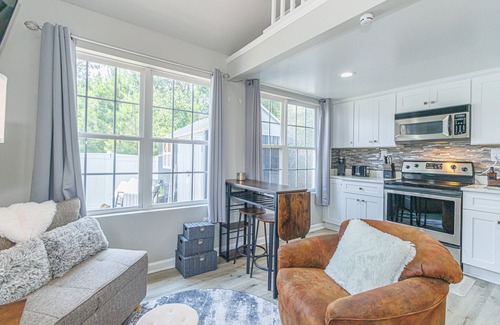 Myrtle Beach House | Cozy Tiny Home for 2! Short drive to the Beach!