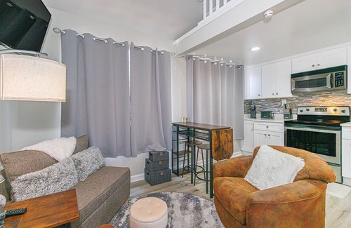 Myrtle Beach House | Cozy Tiny Home for 2! Short drive to the Beach!