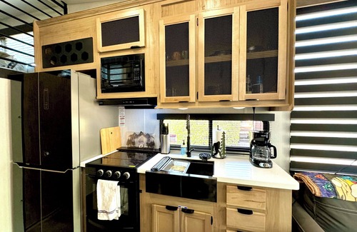 Central House | Cozy tiny home in peaceful Central with hot tub, firepit and star deck