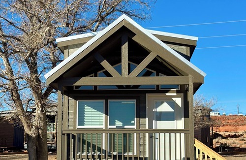 Page Villa | Cozy Tiny Home King Room #18B