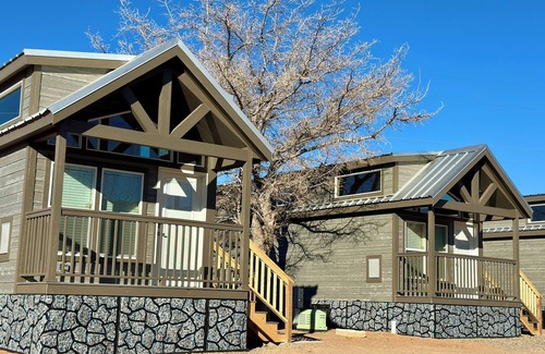Page Cabin | Cozy Tiny Home King Room #22B