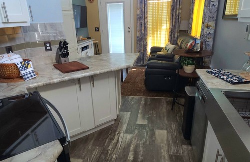 Northside House | Cozy Tiny Home near JAX airport and River City Marketplace