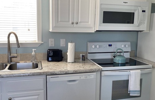 Mill Run Cottage | Cozy Tiny Home Near Disney World & Orlando Parks!