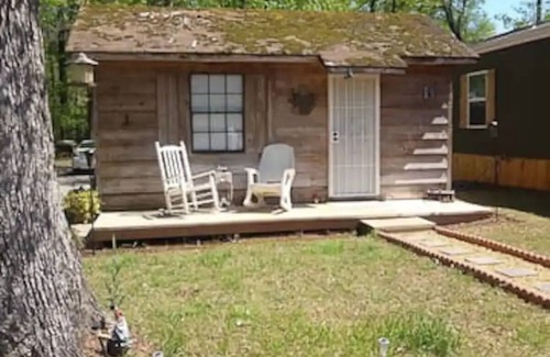 McCalla House | Cozy, Tiny home on 2 acres b/t Hoover & Tuscaloosa