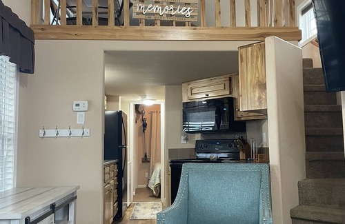 Canton House | Cozy tiny home, perfect for First Monday weekend. Great front porch