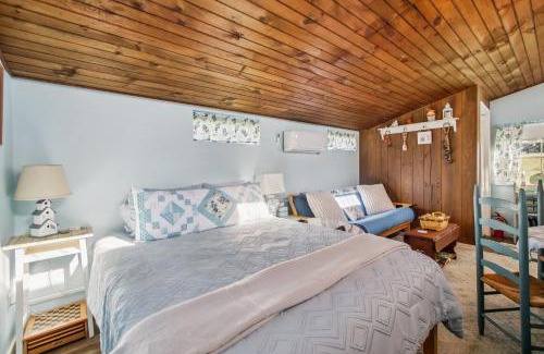 Mount Jackson House | Cozy Tiny Home Retreat on Shenandoah Valley Farm cabin