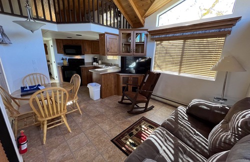 Almont Cabin | Cozy "Tiny Home" style Cabin Perfect for Couples and Families