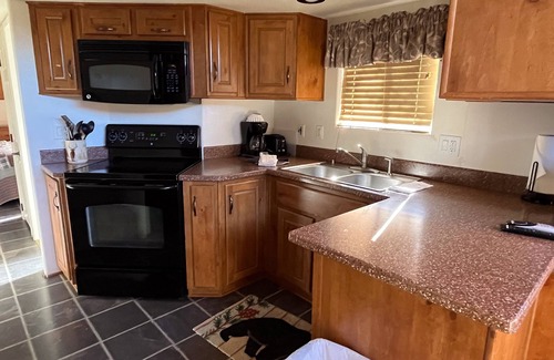 Almont Cabin | Cozy "Tiny Home" style Cabin Perfect for Couples and Families