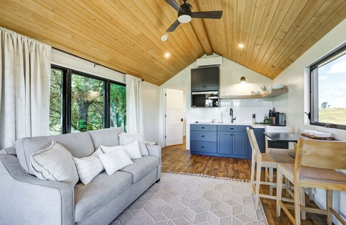 Kinzers Cottage | Cozy tiny home with 1 bedroom and WiFi, serene & peaceful glamping