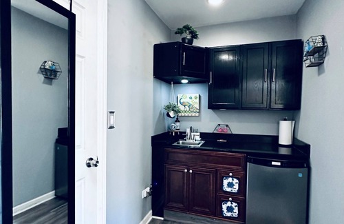 Heart of Chicago House | Cozy Tiny House - 1BR1BT - 15 Mins from Chicago Downtown