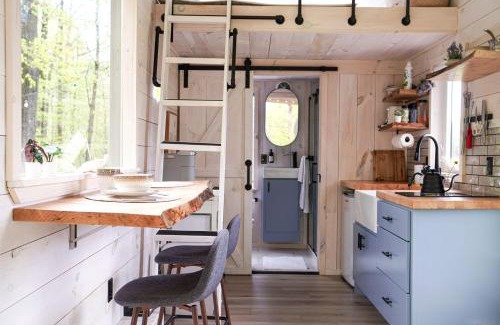 Bradford House | Cozy Tiny House on a Farm in Fredericksburg, Indiana - Perfect Romantic Glamping Destination