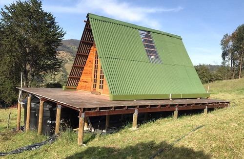 Sesquile Ski Chalet | Cozy TinyChalet with Tominé Reservoir View