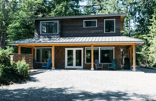 Tofino House | Cozy Tofino Guest House, Walking Distance to the Beach