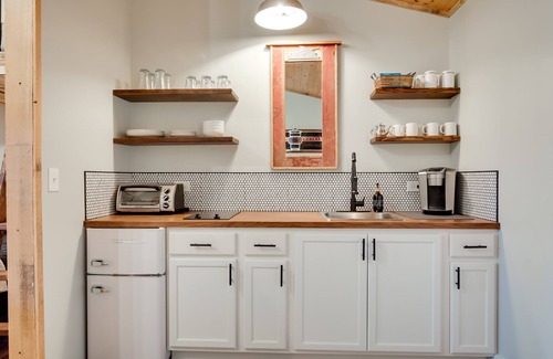 Tomahawk Apartment | Cozy Tomahawk Studio: On Harrison Hills Trails!