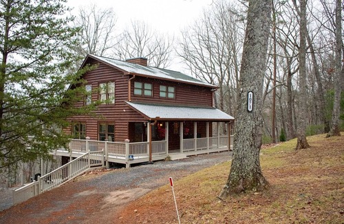 Talking Rock Cabin | Cozy Top of Mountain Cabin overlooking Meichtry Vineyards; 1.5hrs from Atlanta