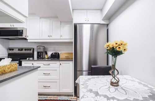 Rockcliffe - Smythe House | Cozy Toronto Private Apartment