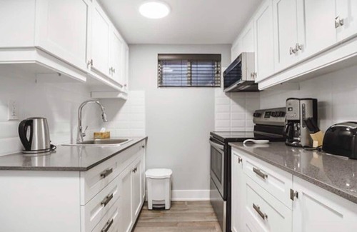 Rockcliffe - Smythe House | Cozy Toronto Private Apartment
