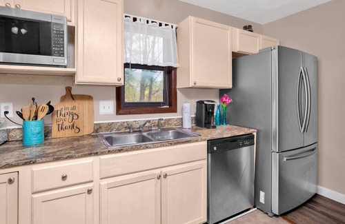 Westover House | Cozy townhome 2 minutes away from Ft. Bragg