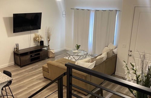 West Haven House | Cozy Townhome/3 Bed /3 Bath /2 Car Garage /BBQ Grill /Firepit/Balcony
