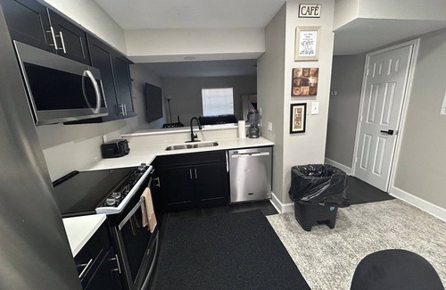 Humble Apartment | Cozy Townhome 4 miles from IAH