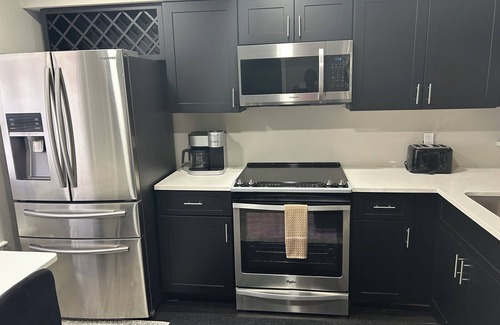 Humble Apartment | Cozy Townhome 4 miles from IAH