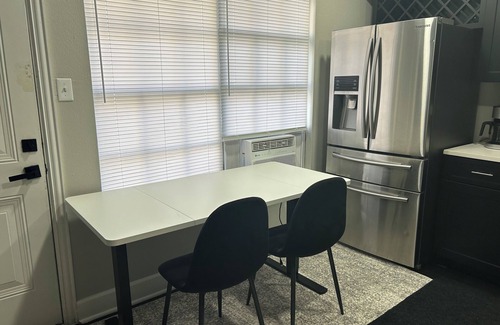 Humble Apartment | Cozy Townhome 4 miles from IAH