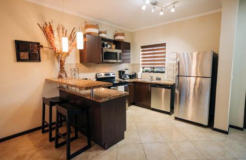 Gold Coast House | Cozy Townhome at Gold Coast