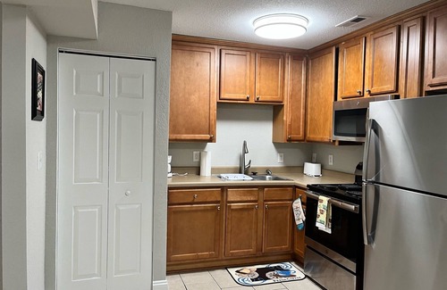 Villa Heights House | Cozy Townhome by Plaza Midwood/Noda/Lightrail, 10 min drive uptown