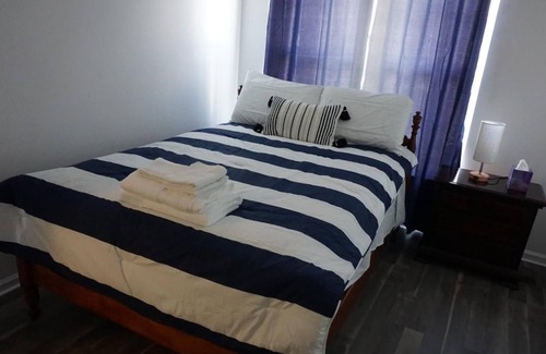 Newark House | Cozy Townhome conducive for long term stay.