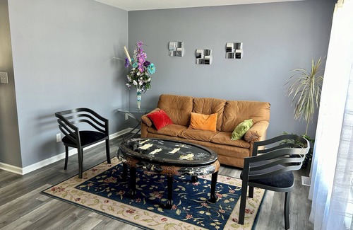 Bear House | Cozy Townhome in Bear, DE. Close to UD, Christiana Mall & Christiana hospital!
