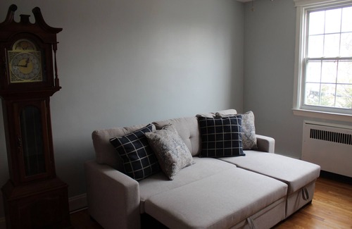Catonsville House | Cozy townhome in Catonsville, pet and family friendly!