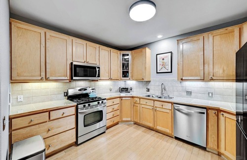 Foster Heights House | Cozy Townhome in Central East Austin