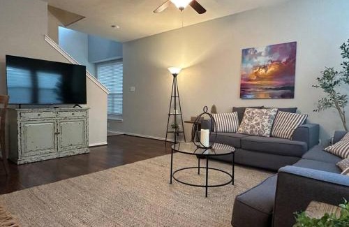 Sterling Ridge House | Cozy townhome in The Woodlands