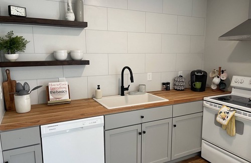 West Ashley House | Cozy townhome just 10 mins to downtown!