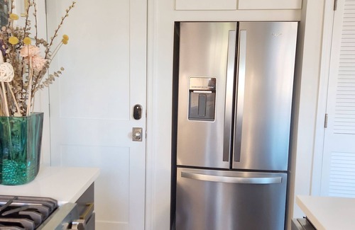 Del Ray House | Cozy townhome located 5 miles from Washington DC, close to historical Old nTowne