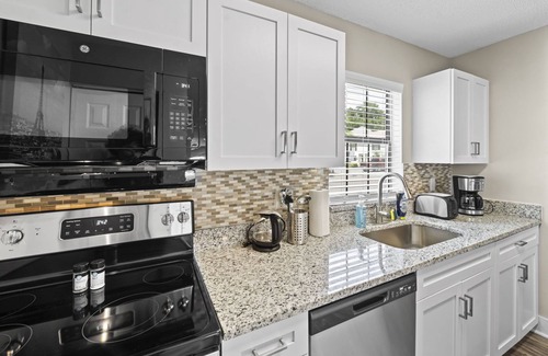 University House | Cozy Townhome| Moffitt| Pool| Gym| Fast WiFi| 2B2B