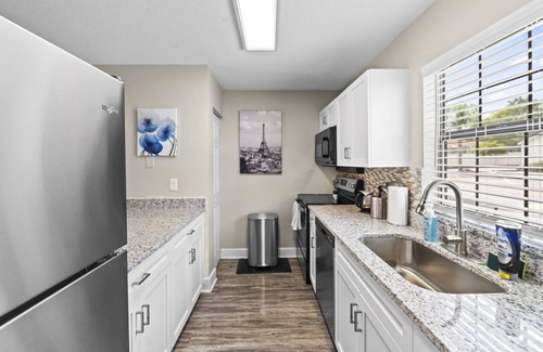 University House | Cozy Townhome| Moffitt| Pool| Gym| Fast WiFi| 2B2B