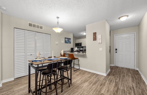 University House | Cozy Townhome| Moffitt| Pool| Gym| Fast WiFi| 2B2B