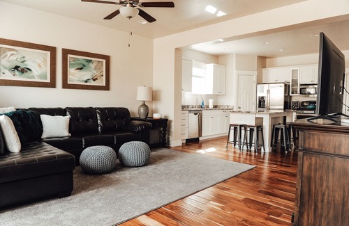 North Logan House | Cozy Townhome North Logan 3BD/2.5BA Sleeps 6+