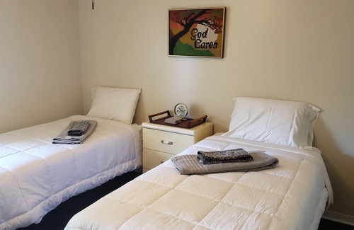 Tropic House | Cozy Townhome on golf course,10 mins away from the beach.